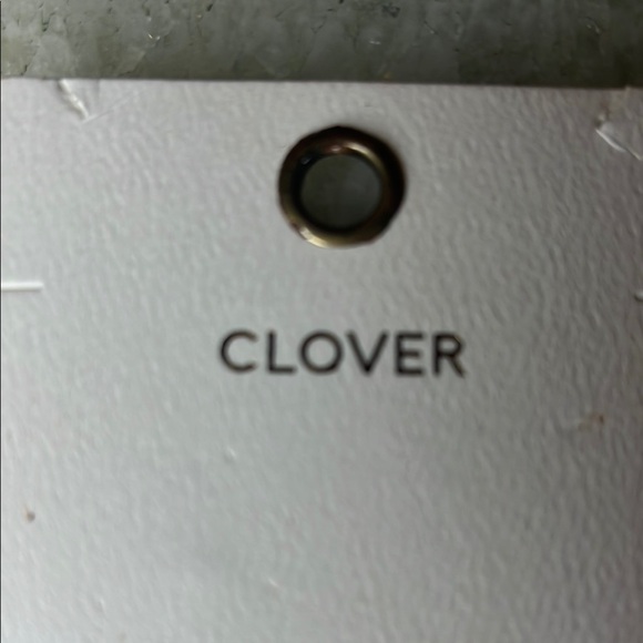 Gold Necklace with Intricate Pendant Design - Picture 2 of 3